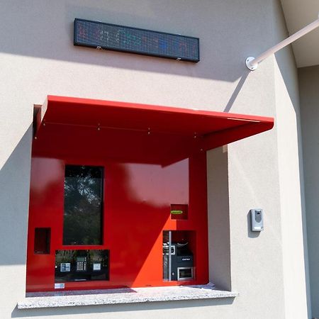 Motel Circuit Drive Cingia De' Botti Exterior photo