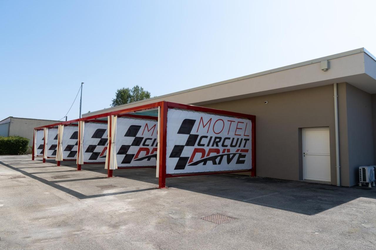 Motel Circuit Drive Cingia De' Botti Exterior photo