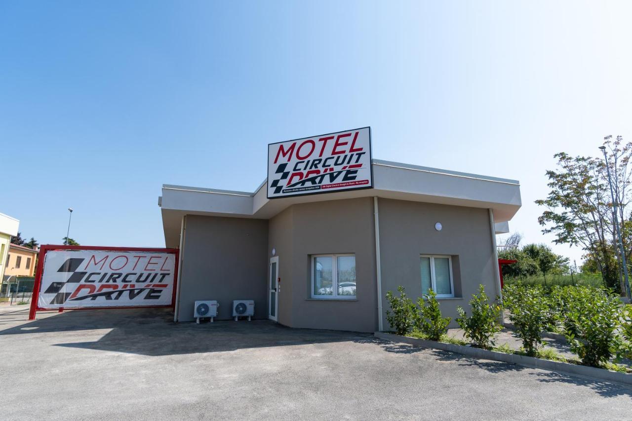 Motel Circuit Drive Cingia De' Botti Exterior photo